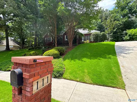 111 Glenmore Dr, Madison, AL 35758