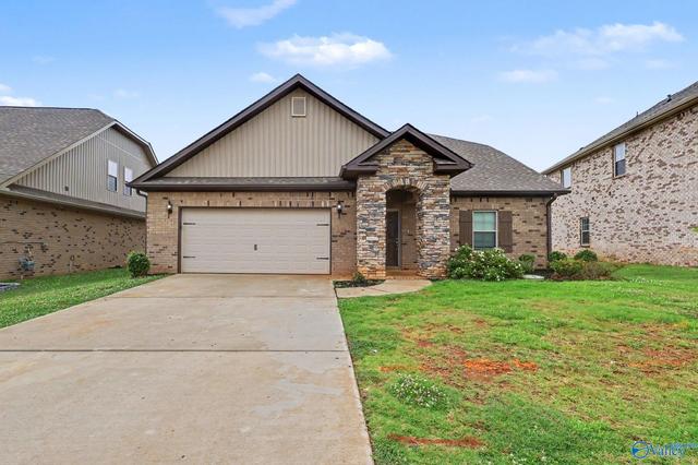 111 Rose Valley Dr, New Market, AL 35761