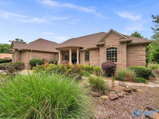 1069 Heritage Dr, Guntersville, AL 35976