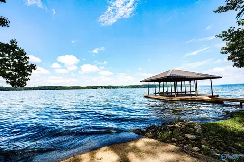 215 Lake Bend Shores Dr, Florence, AL 35633
