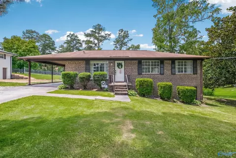 3821 Crest Lake Dr, Southside, AL 35907
