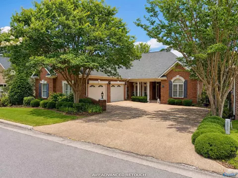 810 Village Ct, Decatur, AL 35603