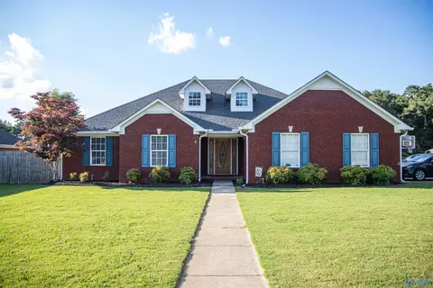 1107 Clint Dr, Hartselle, AL 35640