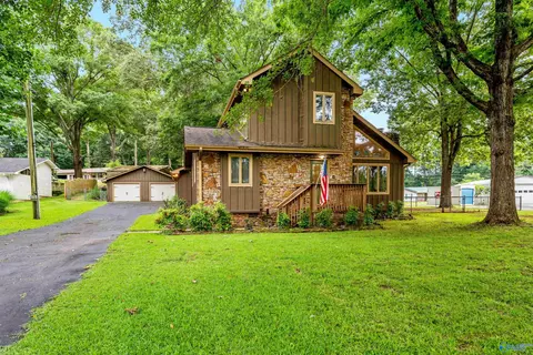 292 Point Of Pnes, Guntersville, AL 35976