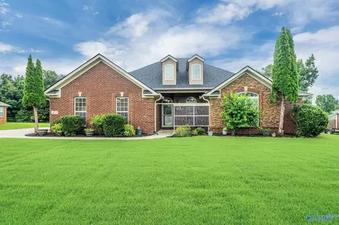 123 Bucks Pocket Dr, New Market, AL 35761