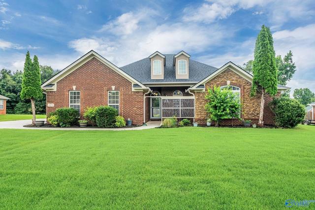 123 Bucks Pocket Dr, New Market, AL 35761