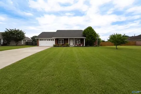 18344 Foxford Ln, Athens, AL 35613