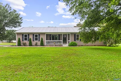 11 Ellis Private Dr, Hartselle, AL 35640