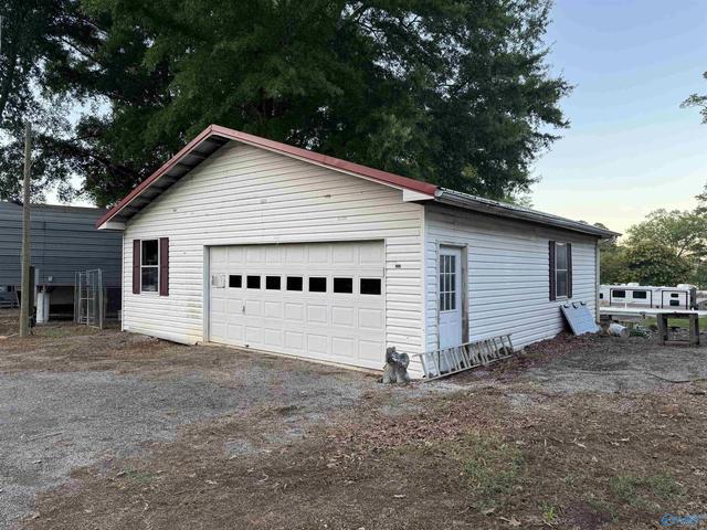 40 Buttercup Dr, Guntersville, AL 35976