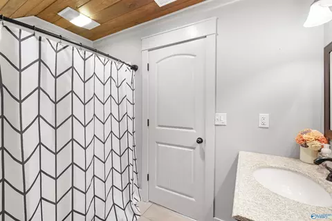 Bath - 75 Smith Rd, Arab, AL 35016 photo 5 of 6