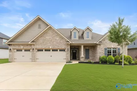 7519 Flint Crossing Cir, Owens Cross Roads, AL 35763