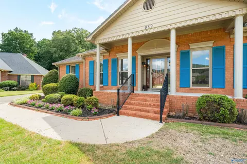 989 Gilstead Cir, Huntsville, AL 35802