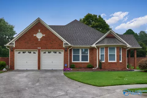 1809 Edgemere Ct, Huntsville, AL 35803