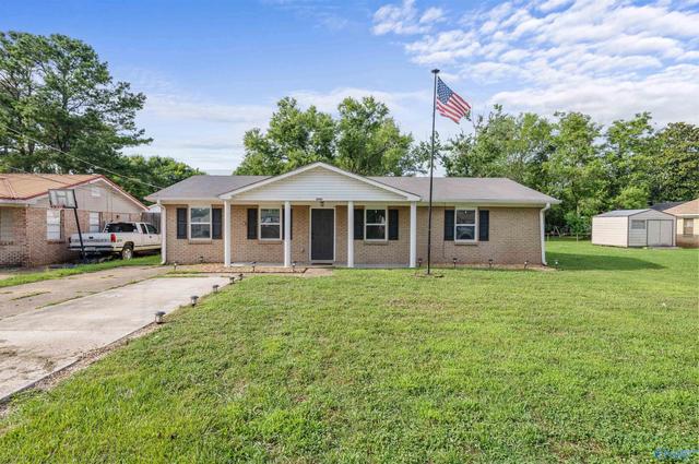 2421 Yorkshire Dr, Huntsville, AL 35803