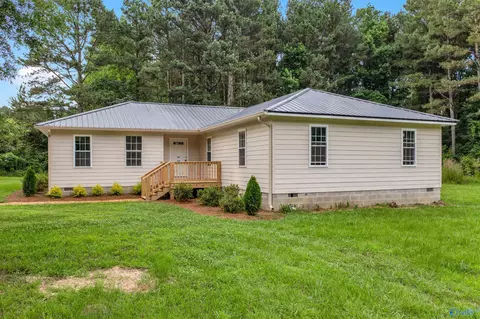 93 Gowens Cir, Hokes Bluff, AL 35903