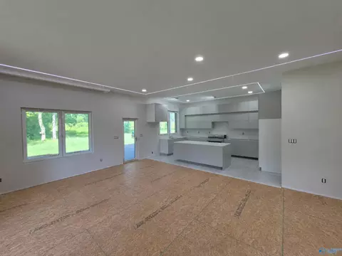 162 Woodside Dr, Owens Cross Roads, AL 35763