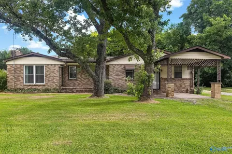 351 W Piney Grove Rd, Falkville, AL 35622