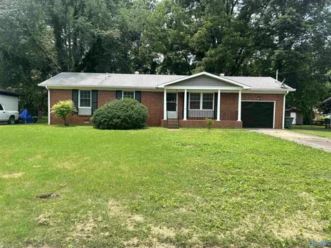 3013 Greenhill Dr, Huntsville, AL 35810