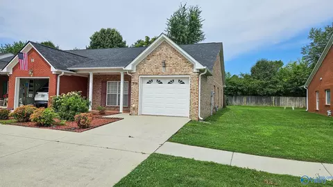 208 Santana Dr, Athens, AL 35611