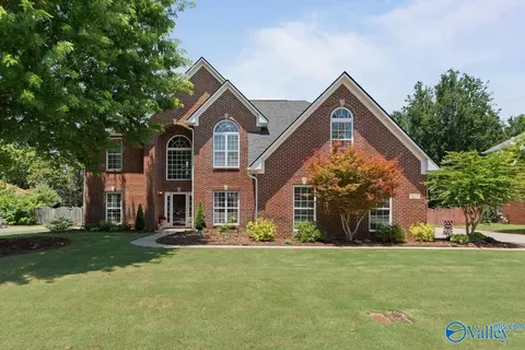 5107 Creekstone Dr, Owens Cross Roads, AL 35763