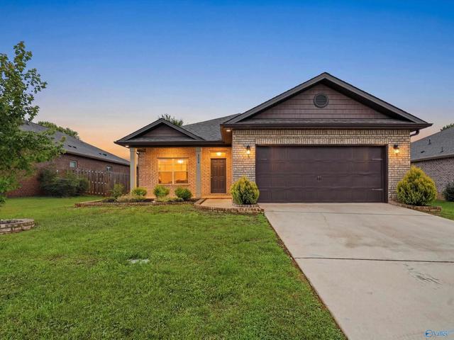 210 Poplar Hollow Dr, Harvest, AL 35749