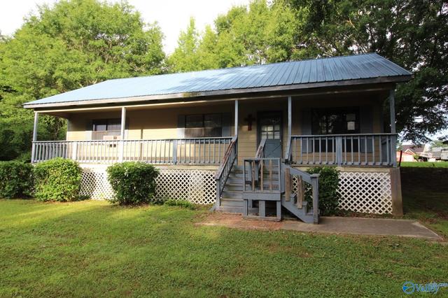 71 Community House Rd, Guntersville, AL 35976