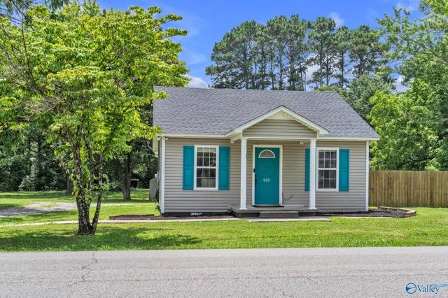 909 5th Ave, Athens, AL 35611