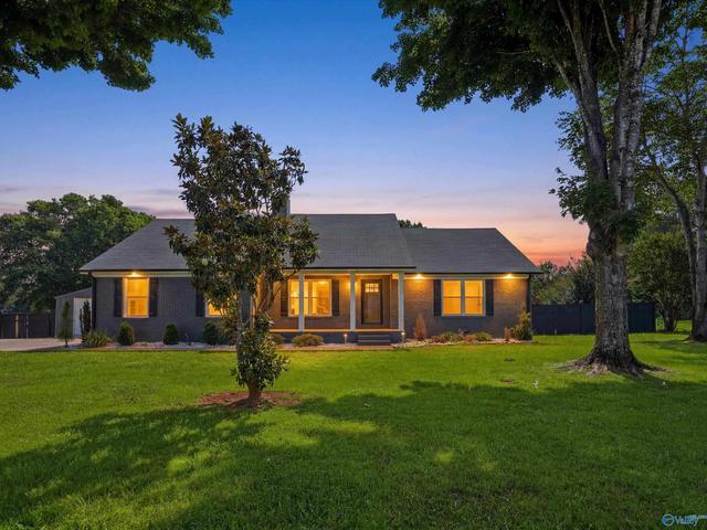 105 Hazelwood Dr, Hazel Green, AL 35750