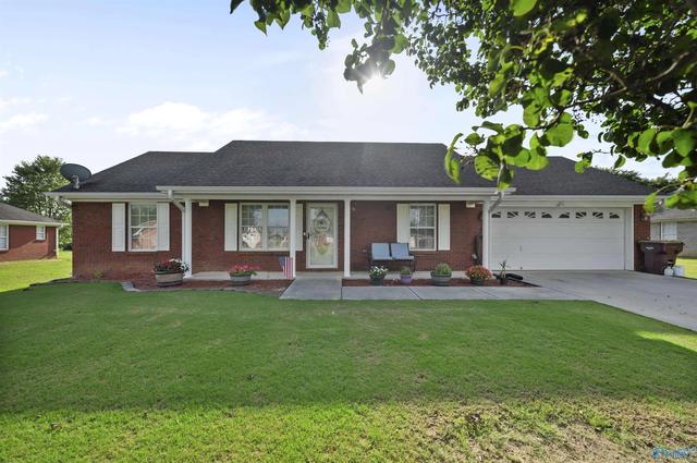 18425 Foxford Ln, Athens, AL 35613