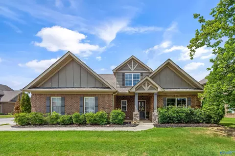 7103 Kingsbridge Ln, Owens Cross Roads, AL 35763