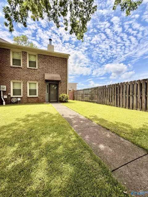 11571 Jade Ln, Huntsville, AL 35803