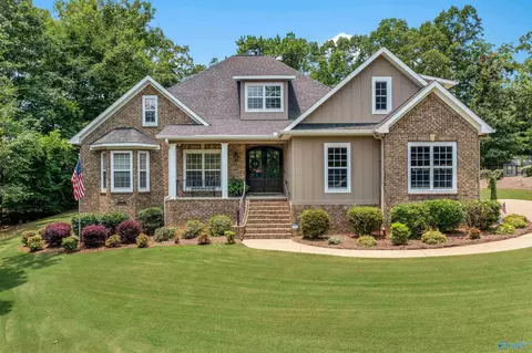 240 Oak Leaf Ln, Glencoe, AL 35905
