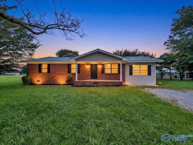 977 Broad St, Fyffe, AL 35971