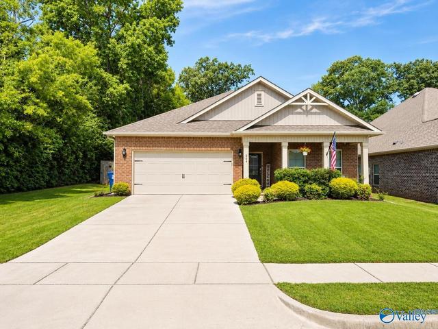 264 Falcon Ridge Dr, New Market, AL 35761