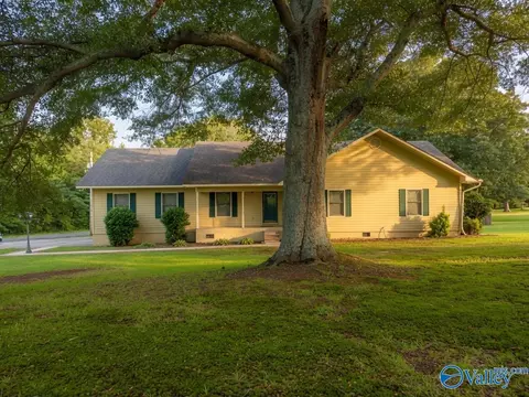 34 Weatherly Ave, Albertville, AL 35950
