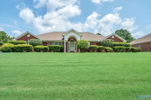 135 Foxridge Dr, Harvest, AL 35749