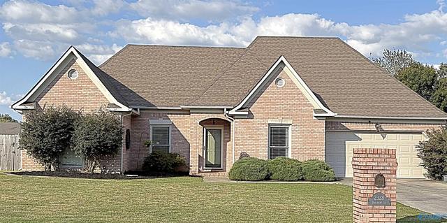 2328 Duncansby Dr, Decatur, AL 35603