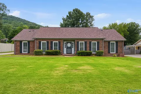 1710 Willowbrook Dr, Huntsville, AL 35802