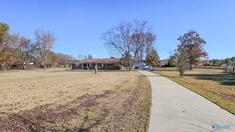16744 Jones Rd, Athens, AL 35613
