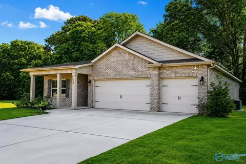 128 Canonbury Dr, New Market, AL 35761