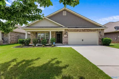 209 Olde Dogwood Trl, Priceville, AL 35603
