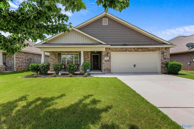 209 Olde Dogwood Trl, Priceville, AL 35603