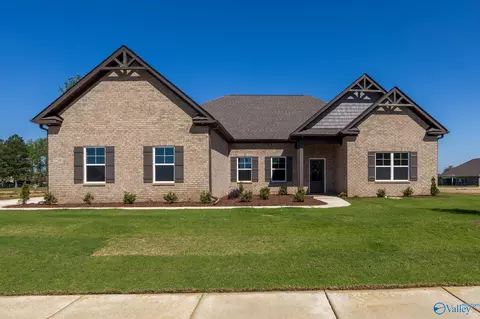 12566 Spyglass Ln, Athens, AL 35613