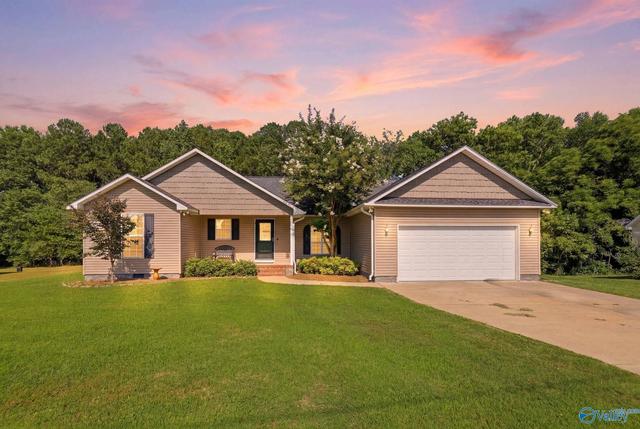 424 Granite Cir, Albertville, AL 35950