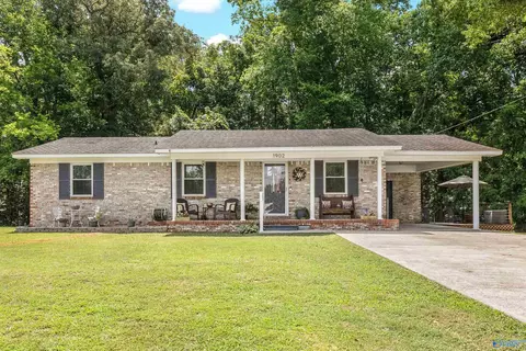 1902 Woodview Cir, Hartselle, AL 35640