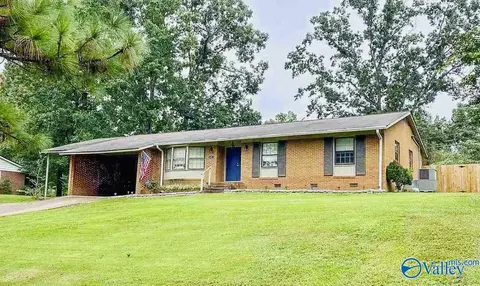 625 Keith Dr, Weaver, AL 36277