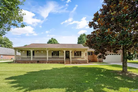 218 Slaterock Rd, Hazel Green, AL 35750