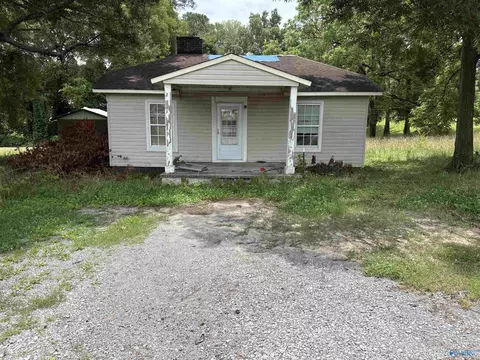 624 Holmes Ave, Bridgeport, AL 35740