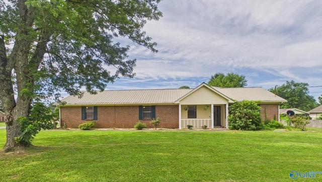 200 Silverwood Ln, Hazel Green, AL 35750