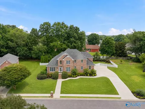 22255 Diamond Pointe Dr, Athens, AL 35613
